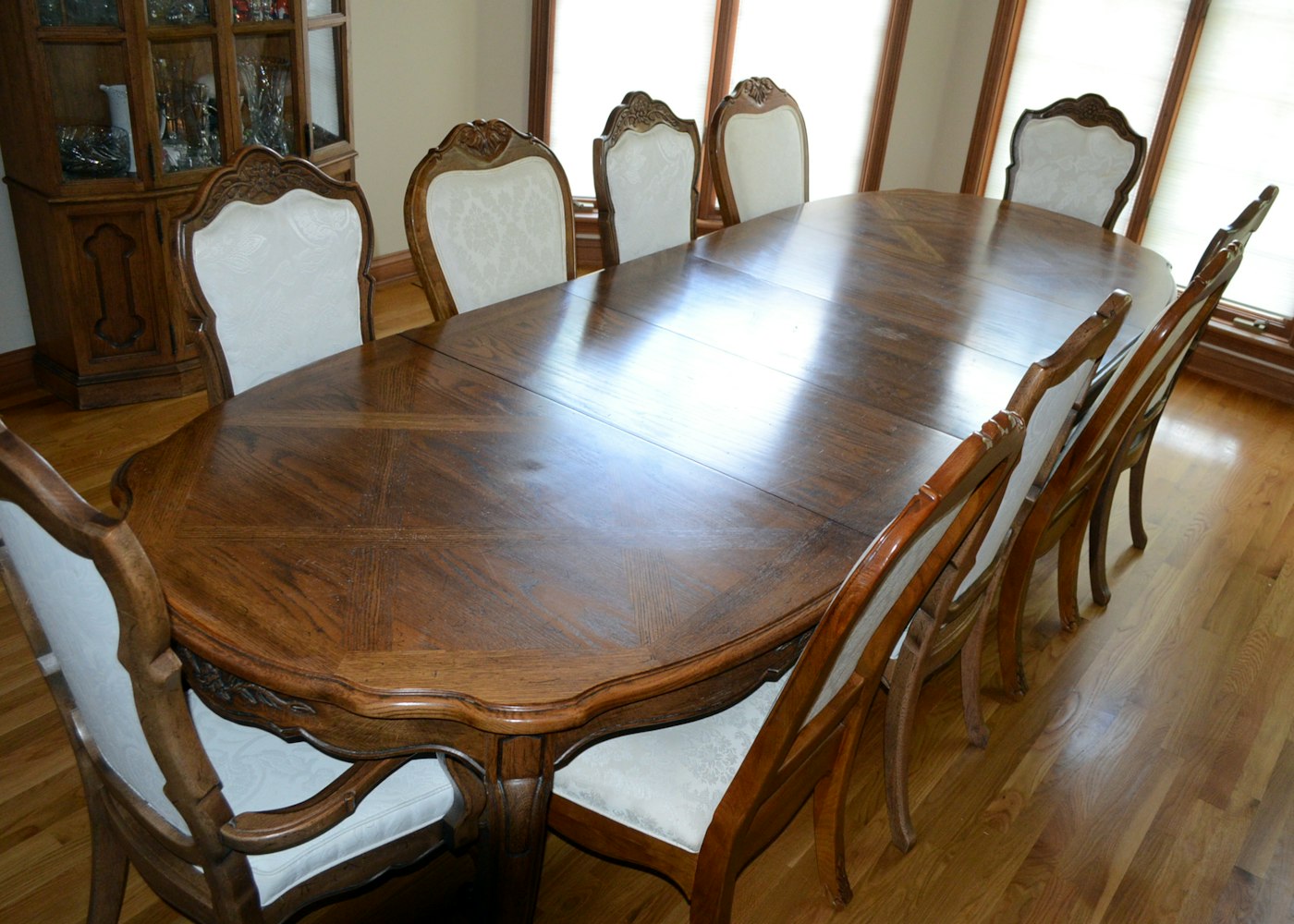 thomasville oval dining room table